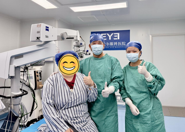 赢金配资网 右眼1575度，左眼1150度！国内创新晶体+个性化方案助超高度近视女子畅享清晰蜜月之旅